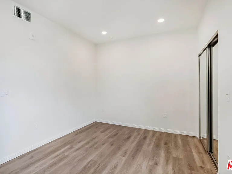951 S Wilton Pl #204 — Photo 35
