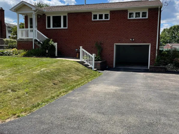 520 New Haven Dr, Greensburg, PA 15601