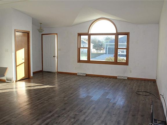 5th image of 216 S Dalton Dr