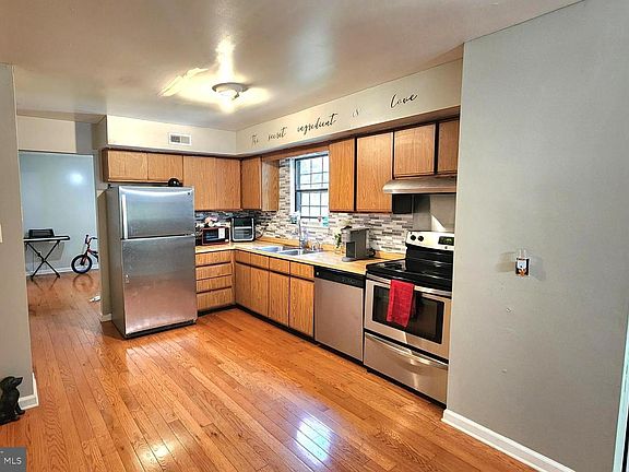 2nd image of 22 Broadleaf Dr