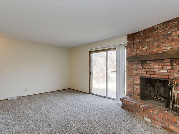 2nd image of 1302 N Richmond Cir #1