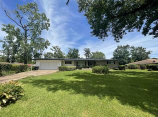395 Gum Dr, Bridge City, TX 77611