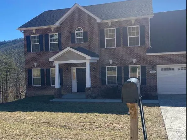 4235 Campbell View Ln, Roanoke, VA 24018