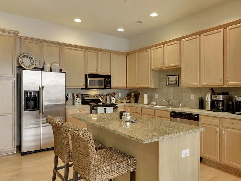 5900 Oxford St #21 — Photo 1