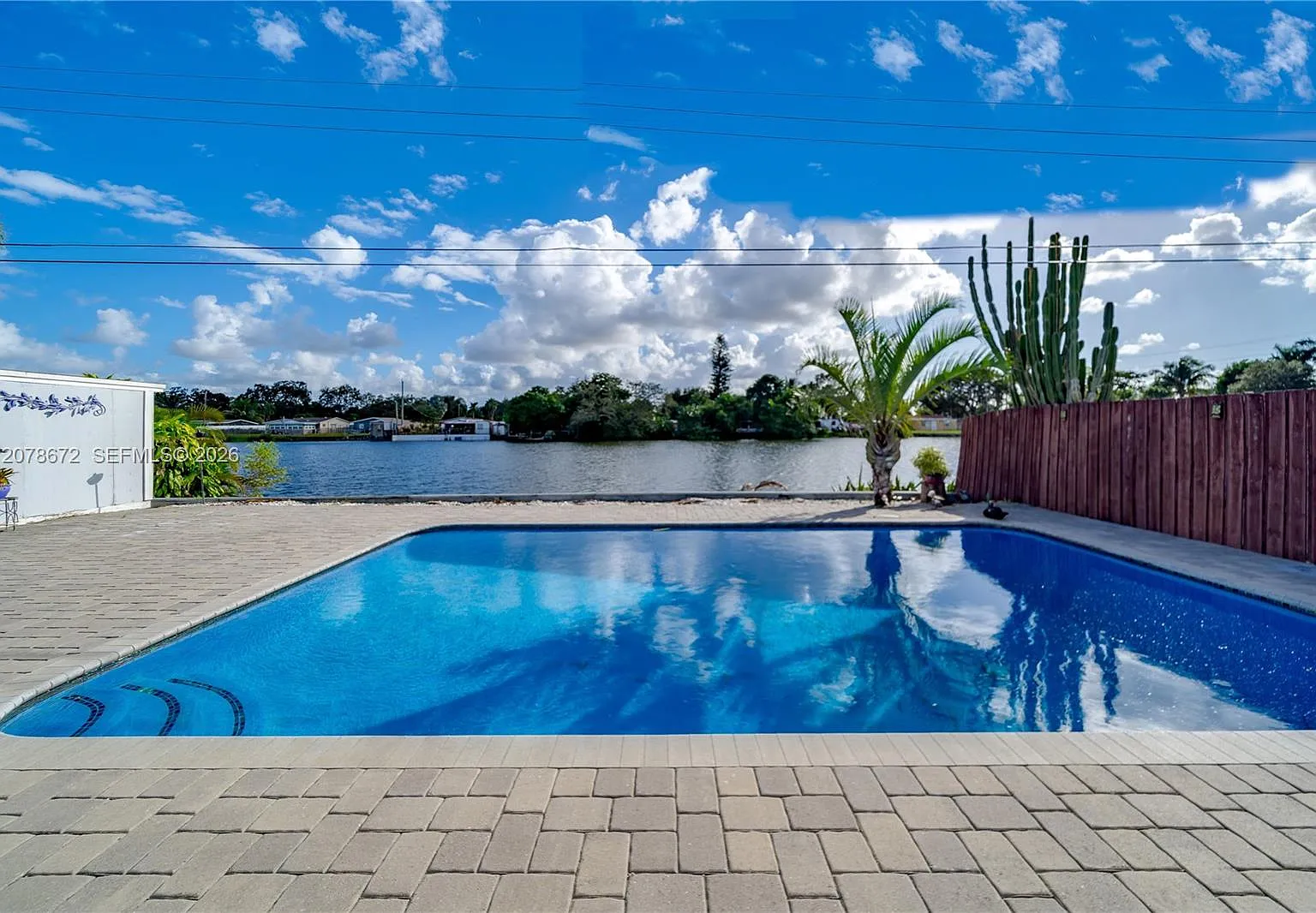 3 bed, 2.0 bath, 1300 sqft, $3,995 — Photo 4
