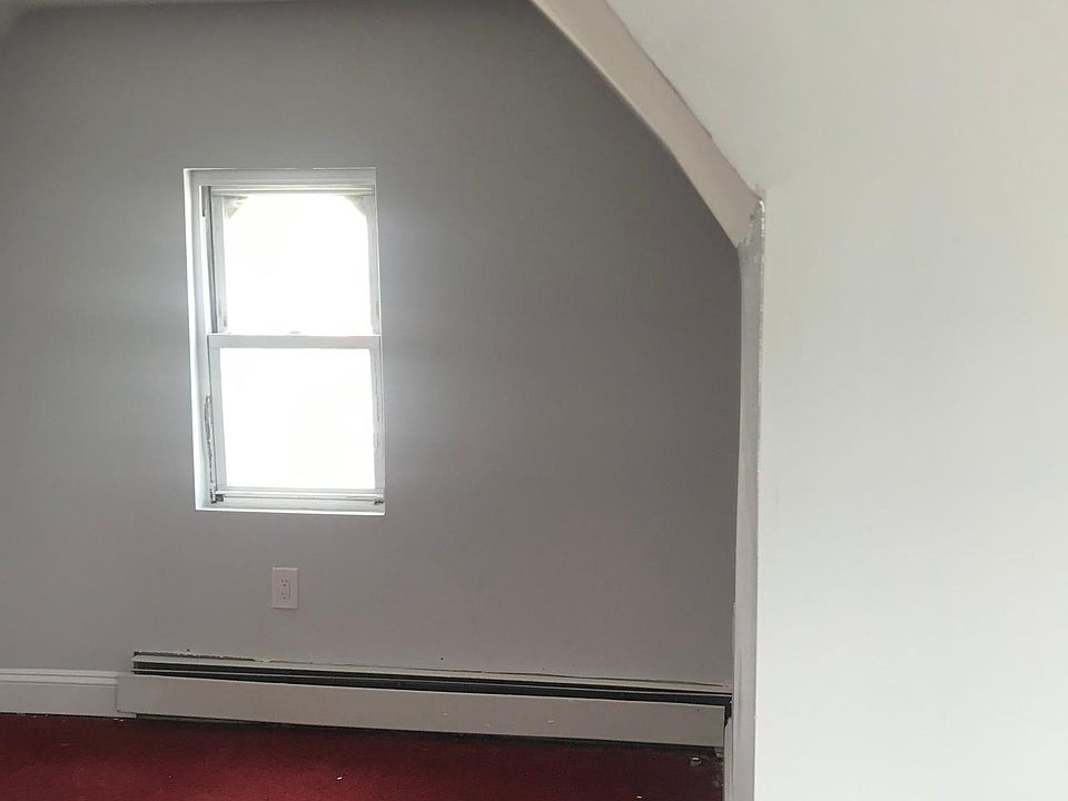 1st image of 10420 132nd St Fl 2
