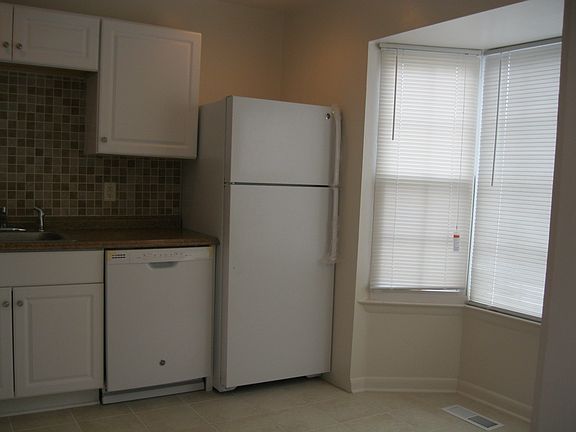 2nd image of 352 Harry S Truman Dr