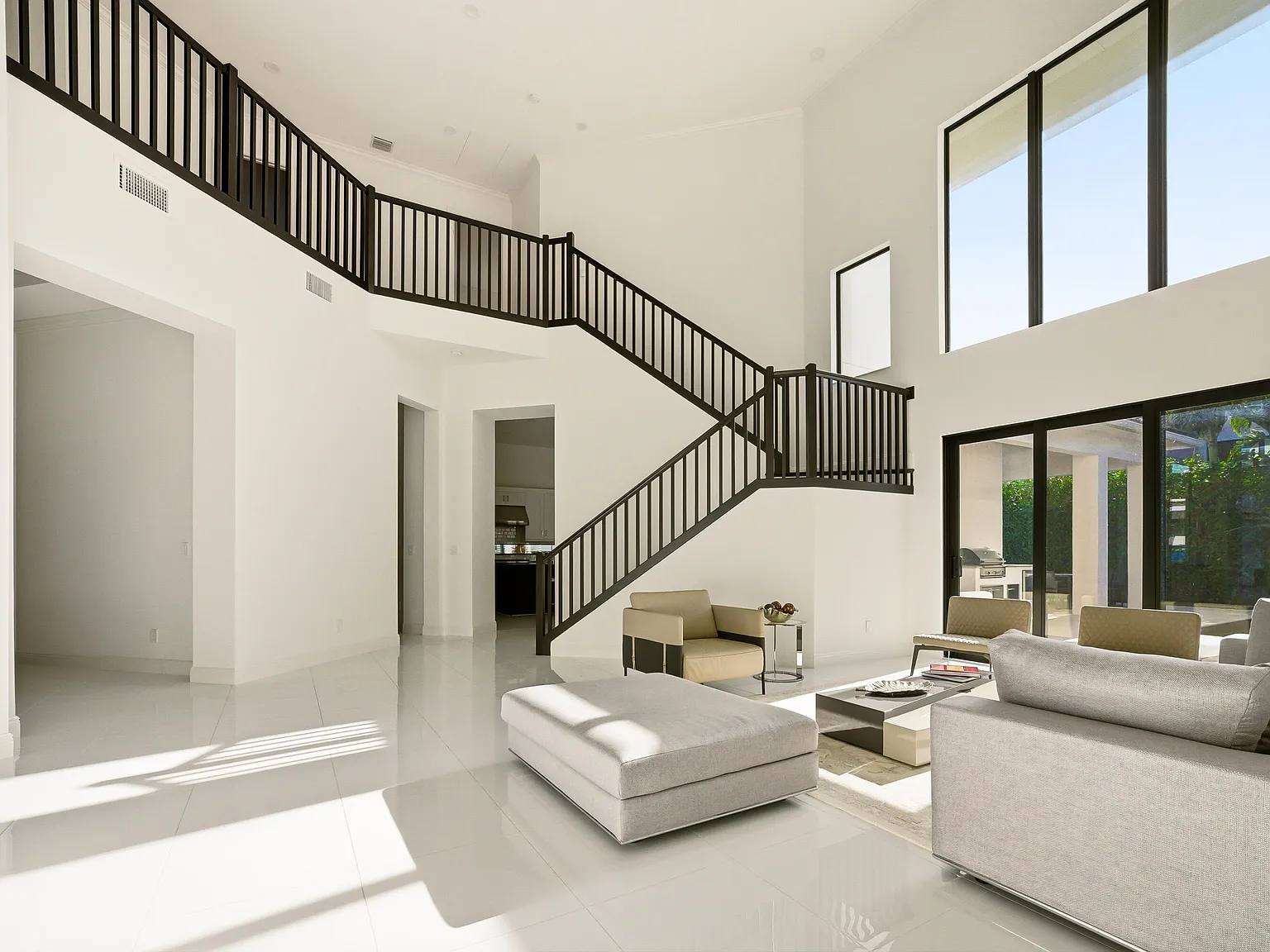 6 bed, 5.5 bath, 4793 sqft, $25,000 — Photo 4