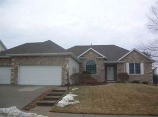 5131 Mayfield Dr, Bettendorf, IA 52722