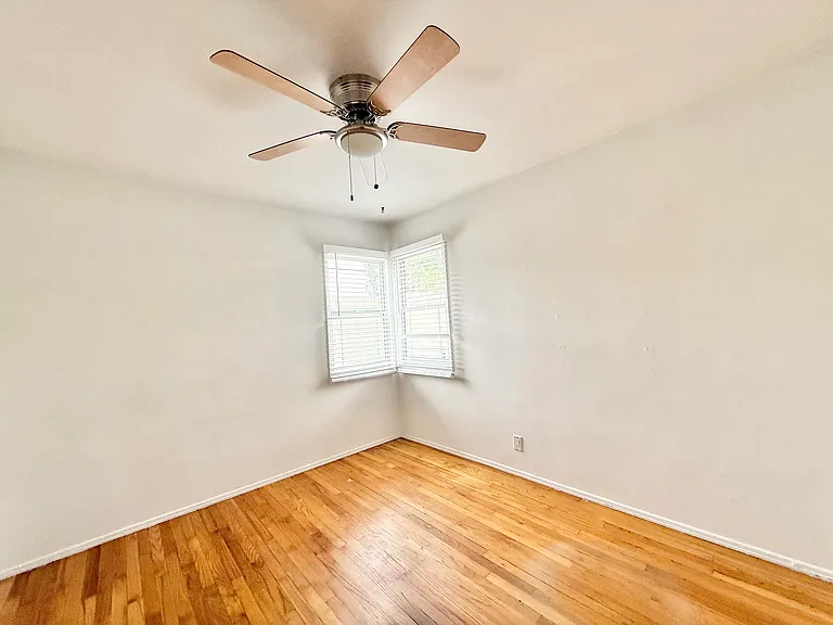 2453 Silver Lake Blvd Property — Photo 9