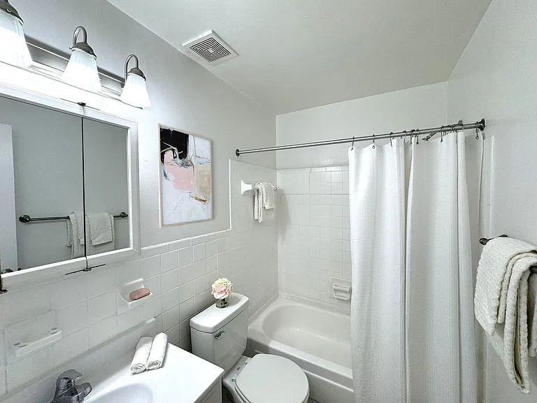 Carole House Apartments — Photo 8