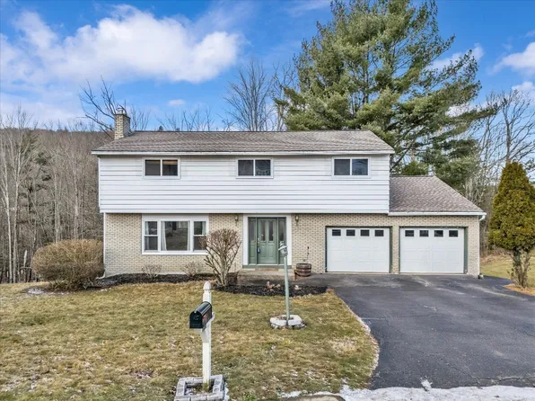 1204 Wildwood Ln, Vestal, NY 13850