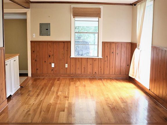 3rd image of 1406 Wisteria Dr