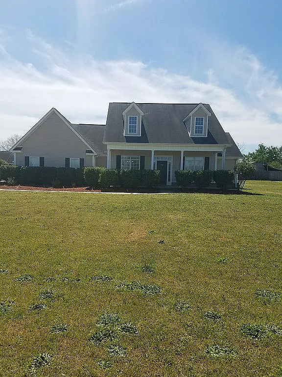 590 Simmons Rd photo 1