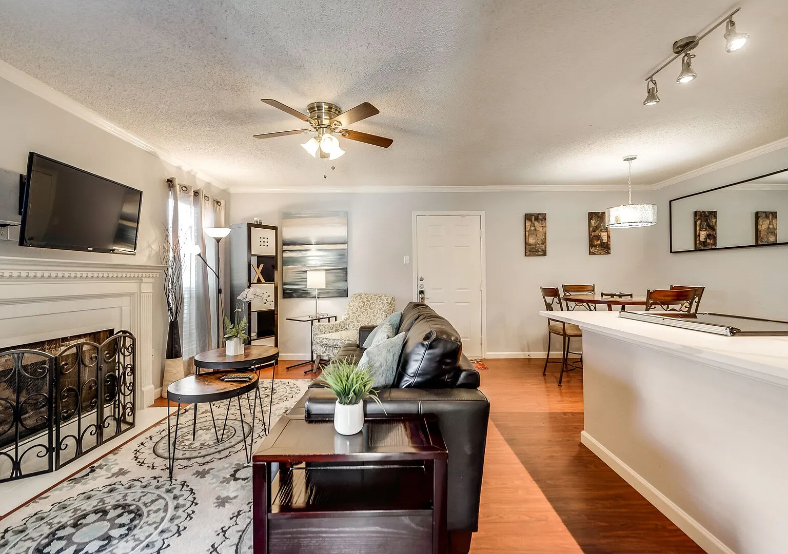 I52 World Cup Stay - 18 min to AT&T - Sleeps 2 - Free Parking — Photo 1