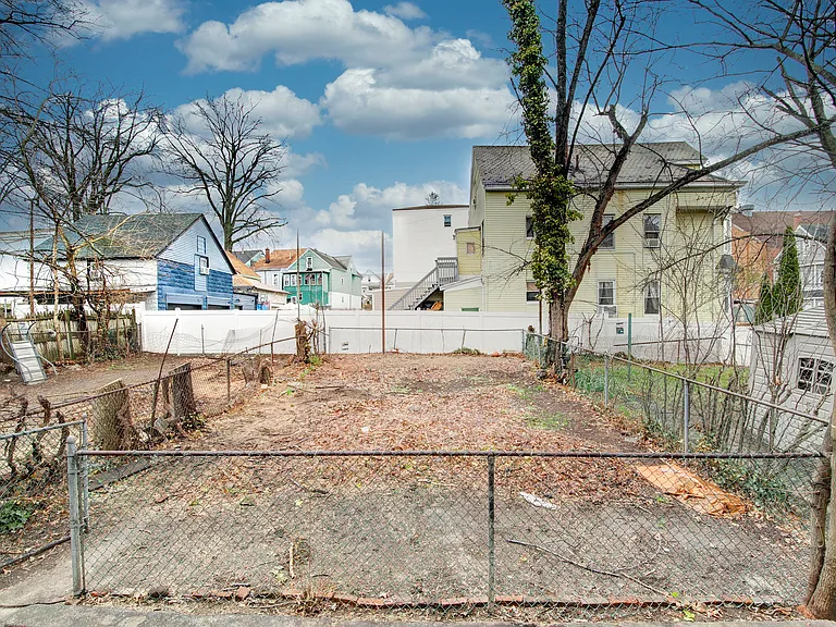 209 N 4th St #1 — Photo 14
