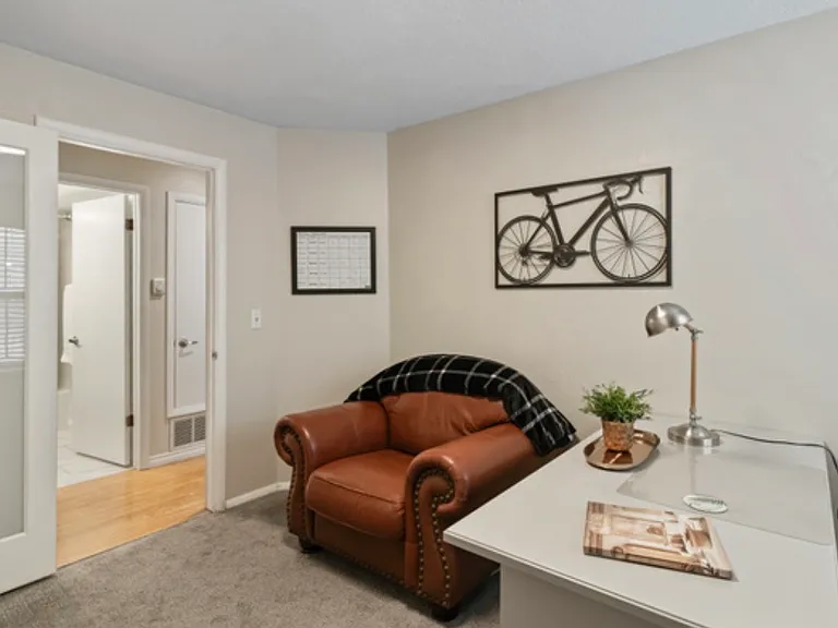 1498 E Foxboro Dr S #1 — Photo 17