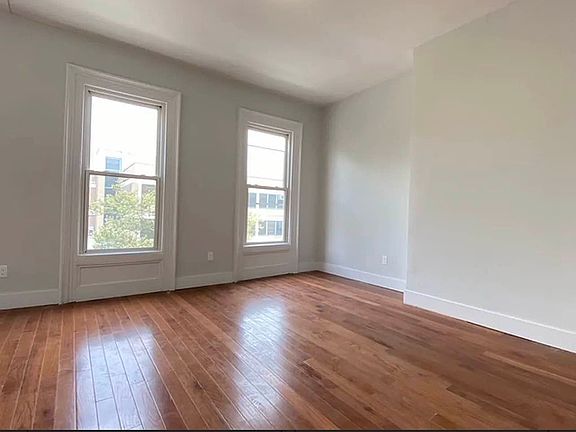 4th image of 536 Willoughby Ave #2