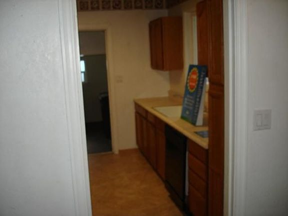4th image of 2323 Evergreen Ave