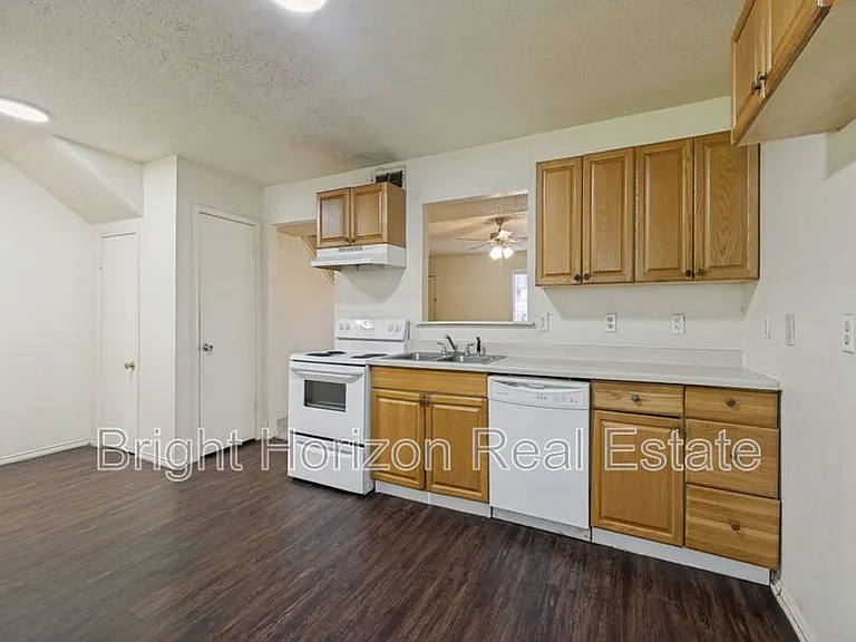 1408 Arvel Cir #C — Photo 7
