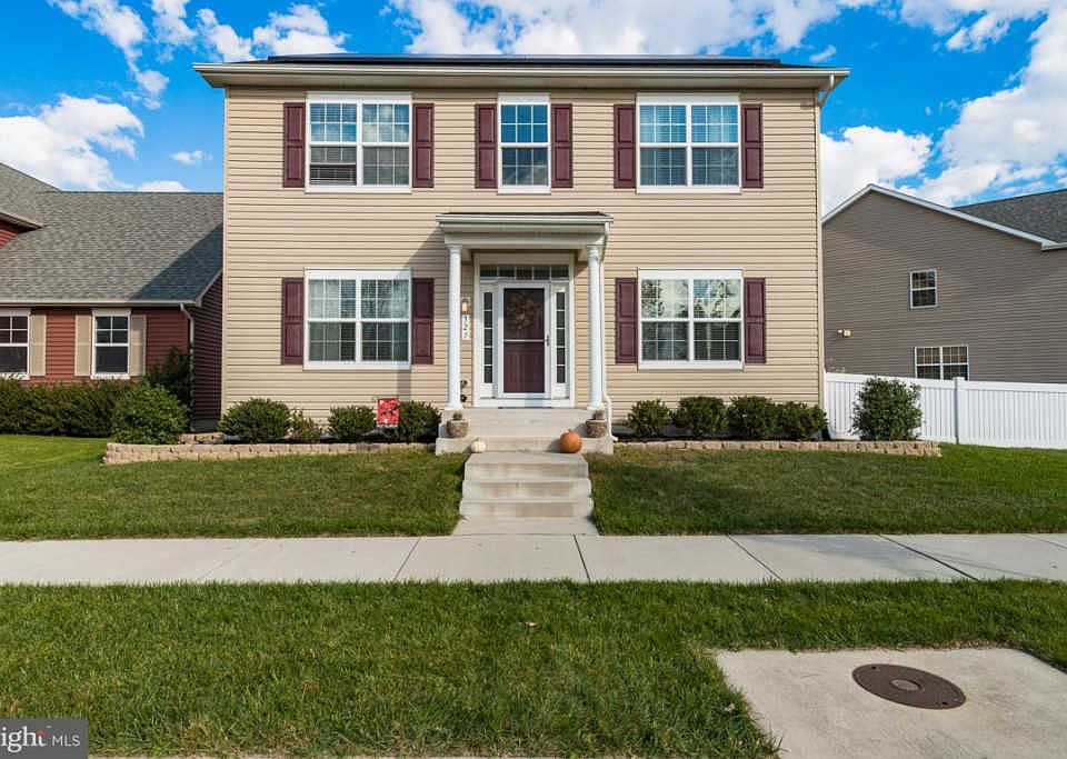 1st image of 327 Parker Dr