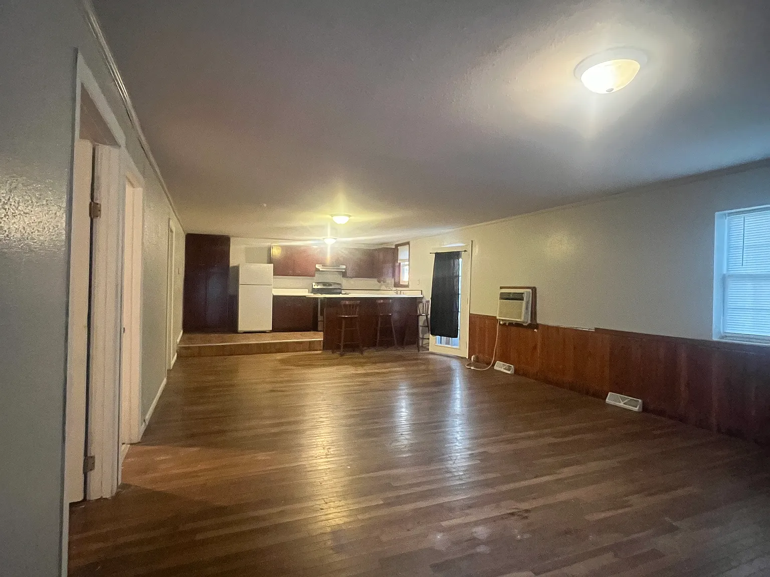 3 bed, 1100 sqft, $1,000 — Photo 2
