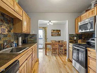 300 Sterling Way #3 — Photo 2