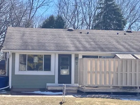 961 7th St APT B, Menasha, WI 54952