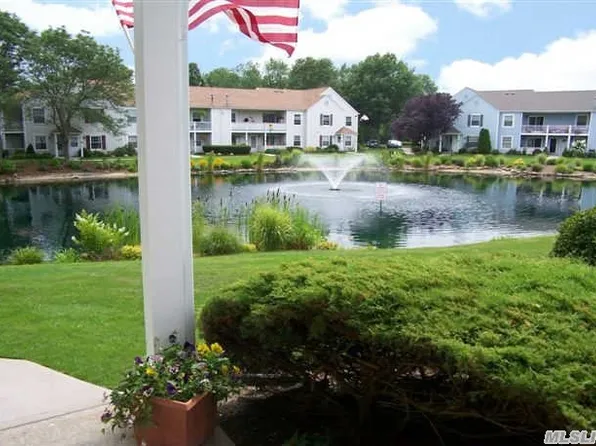 67 Fairview Cir, Middle Island, NY 11953