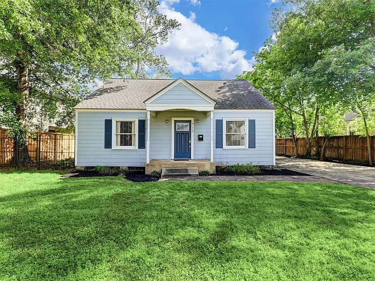 713 Sue Barnett Dr — Photo 1
