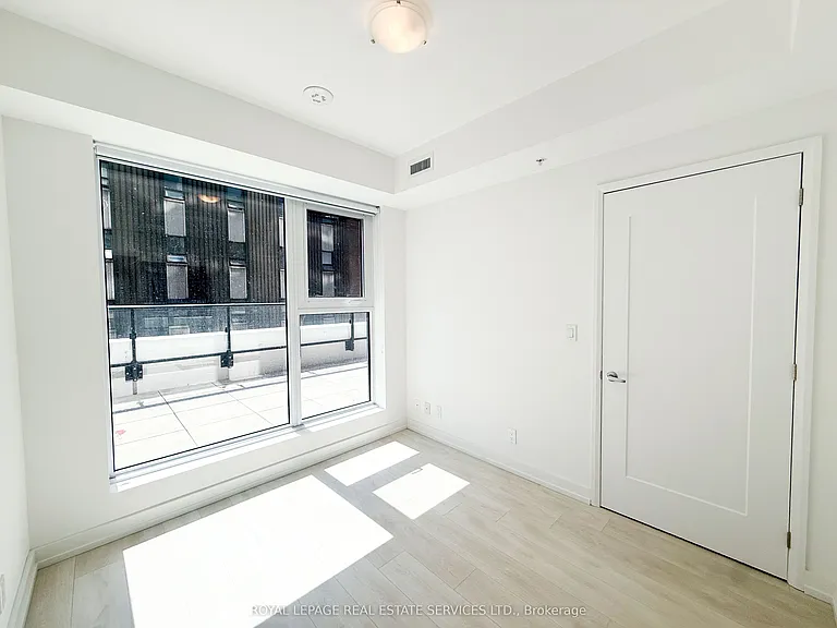 75 James St S #315 — Photo 13