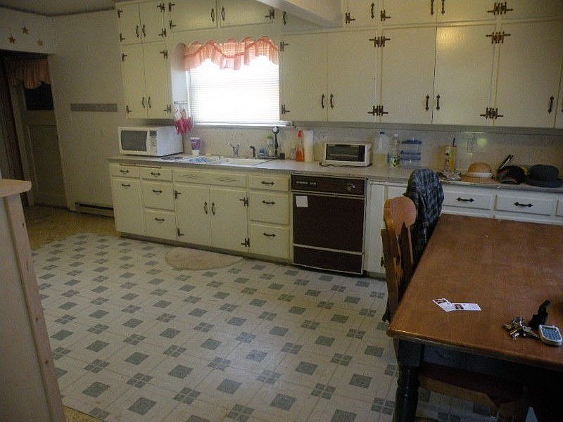 2nd image of 1002 14th St SW