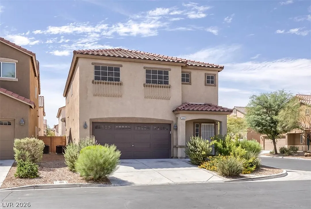 4 bed, 3.0 bath, 2579 sqft, $2,345 — Photo 3