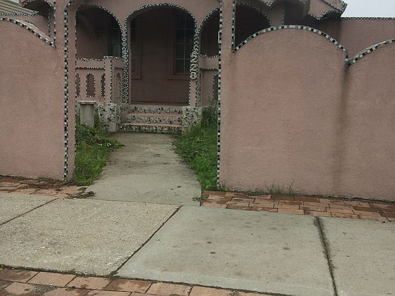 3rd image of 228 Beach 147th St