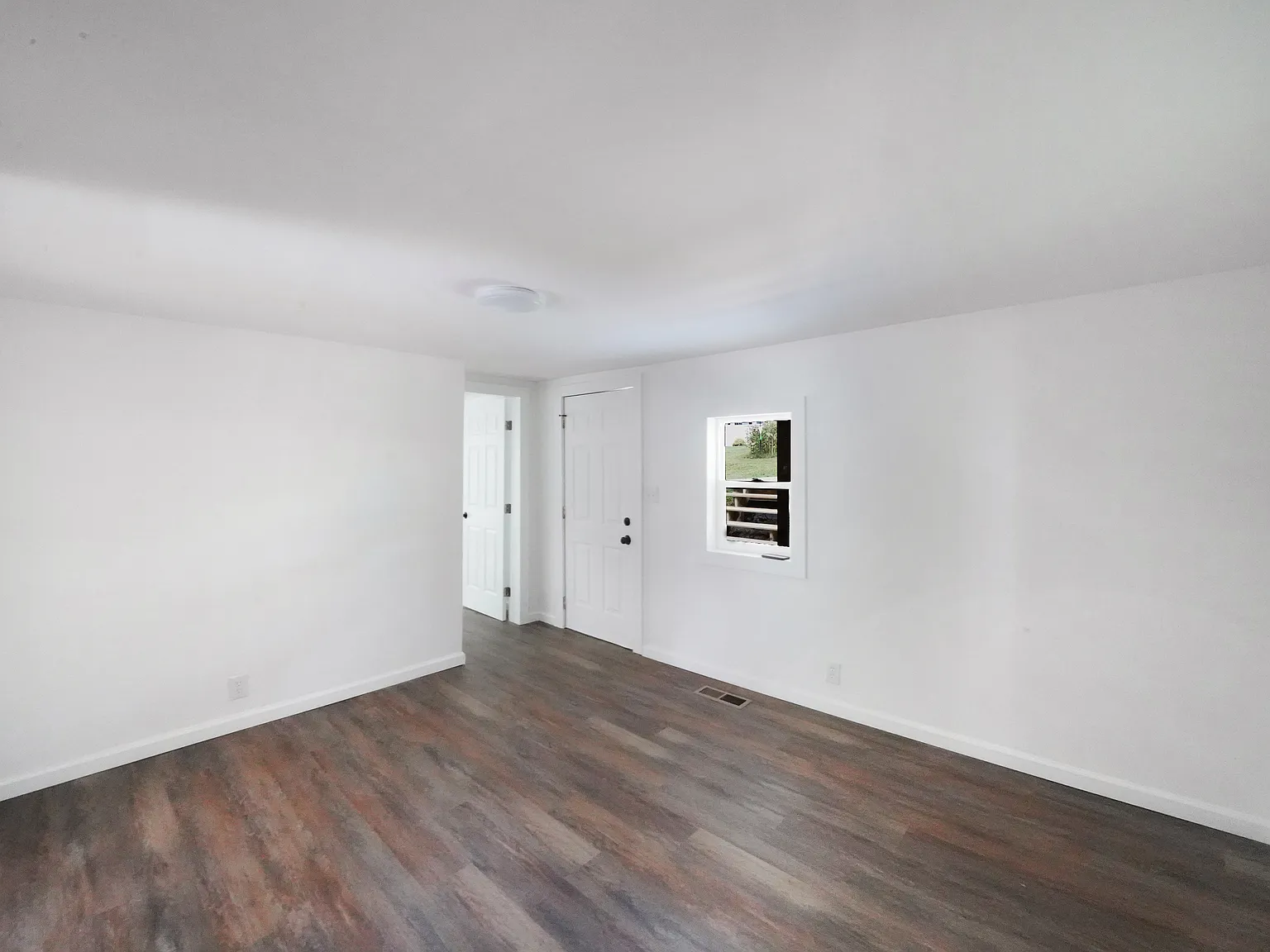 4220 Skyline Dr — Photo 3