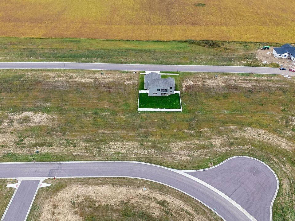 2nd image of 404 W Willow Trl