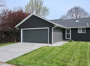 2150 Plaen View Dr, Iowa City, IA 52246