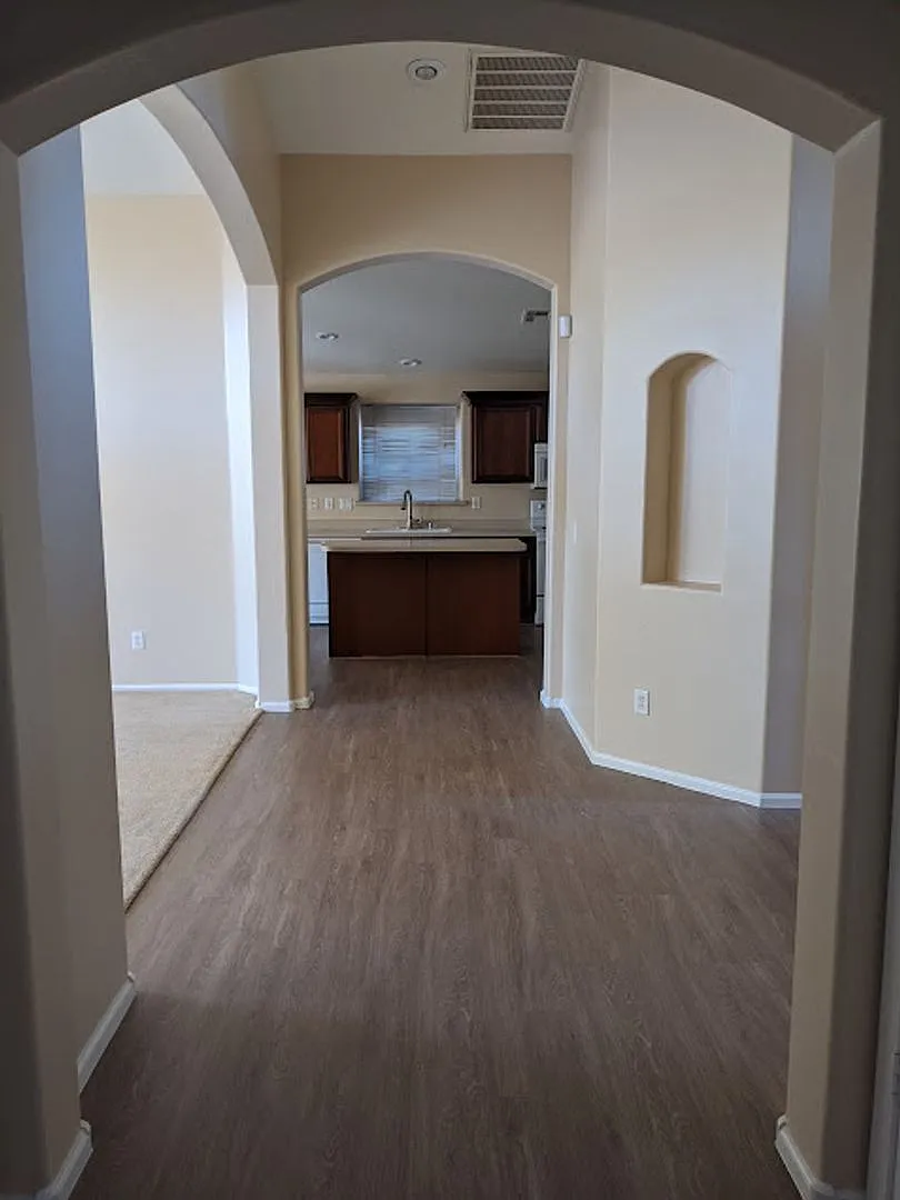 Ideal 3 Br 2.5 Ba 2 Cg Home Near Broadway and 99th Ave in Tolleson — Photo 4