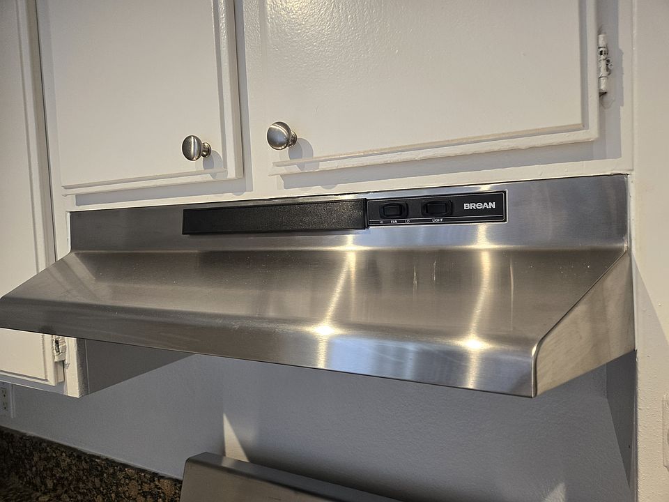 Band new appliances stainless steel.