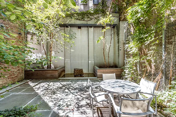 Sold by Compass | media 18