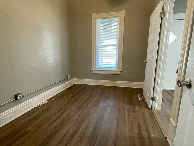 847 Clark St — Photo 13