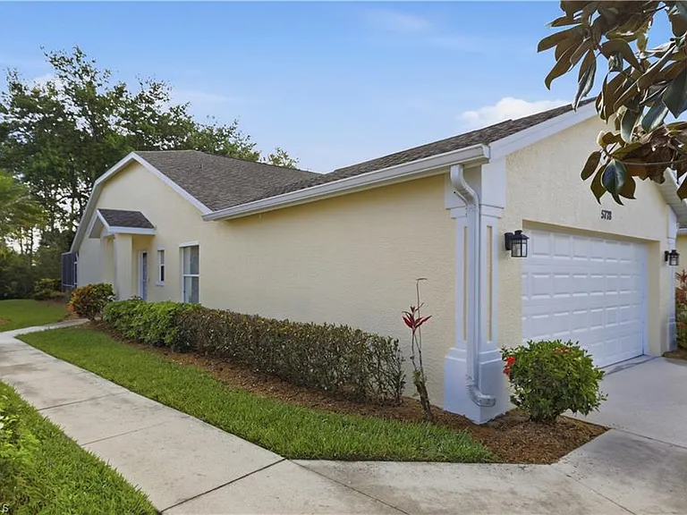 5778 Greenwood Cir — Photo 2