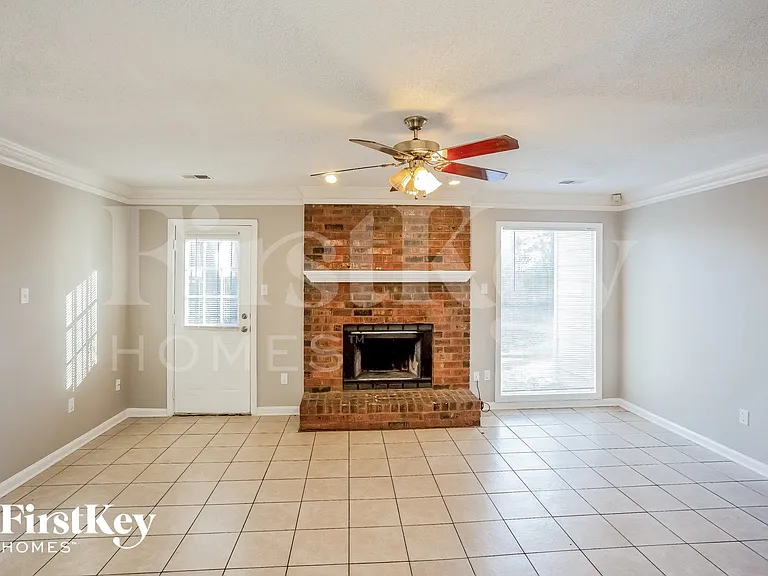 4644 Winter Park Dr — Photo 2