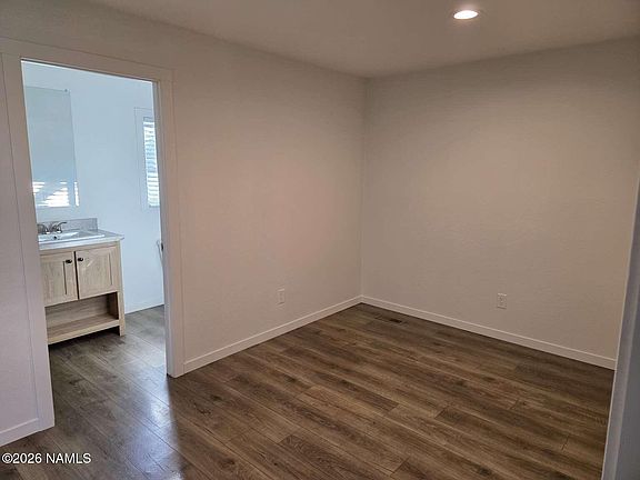 5th image of 801 W Oak St #62