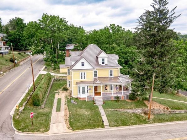 182 5th St NW, Pulaski, VA 24301