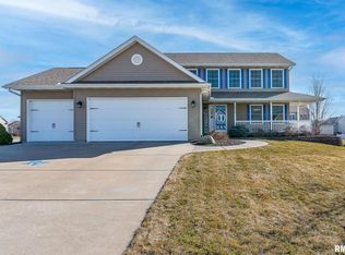 6655 Dorothys Dr, Bettendorf, IA 52722