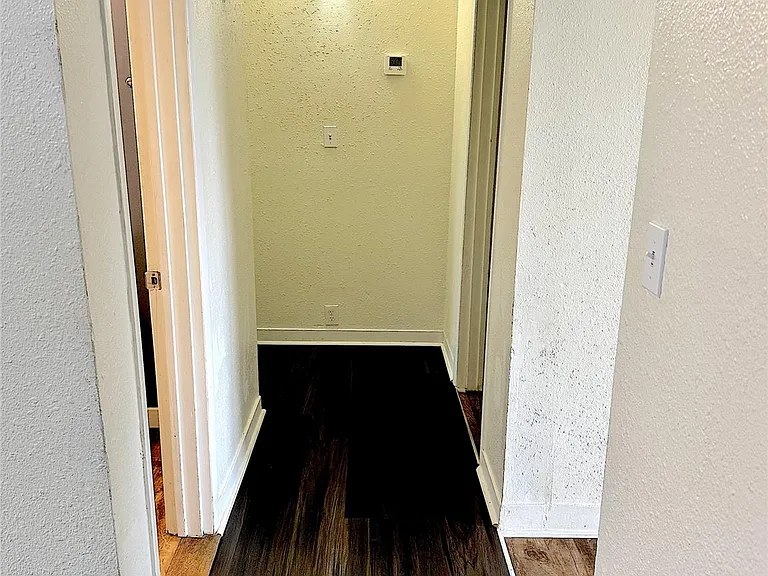 1005 Avenue E 1/2 — Photo 17