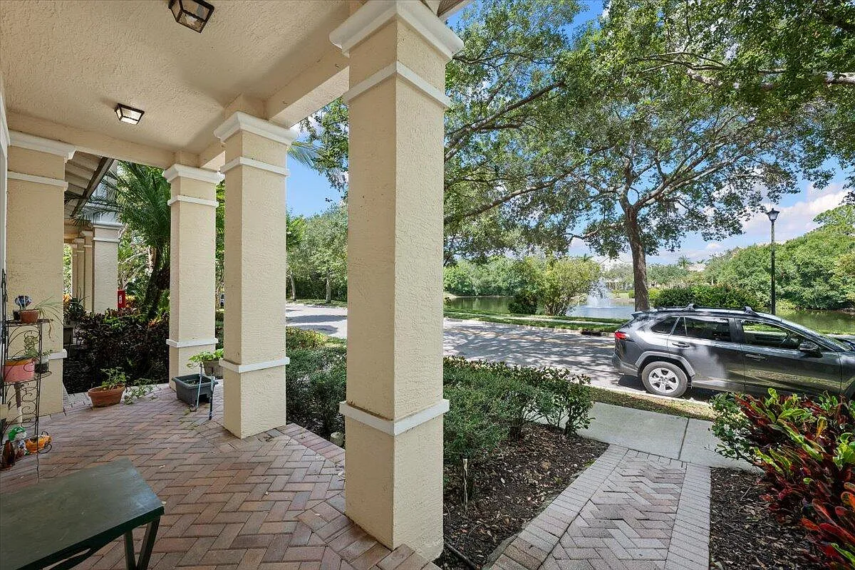 3 bed, 2.5 bath, 1897 sqft, $3,500 — Photo 3