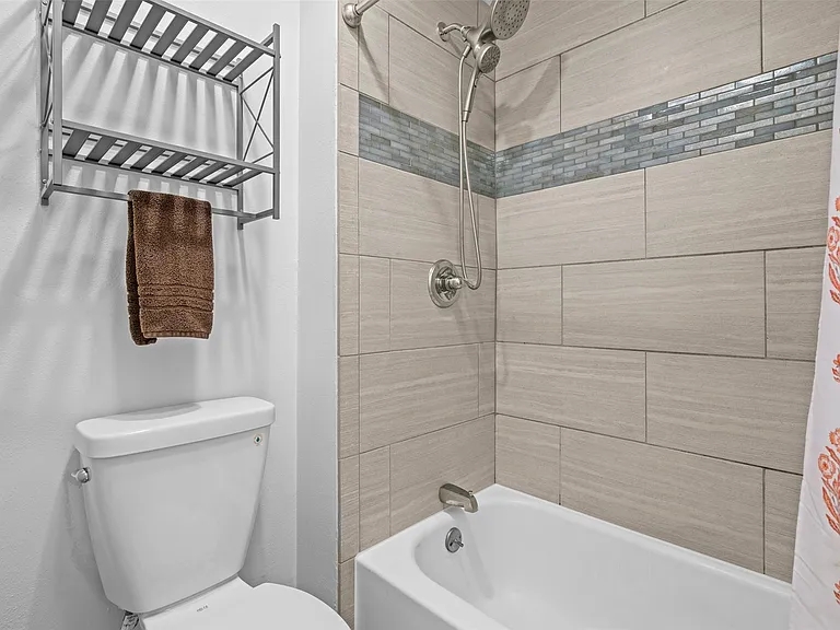 8406 Lyndon Ln #C — Photo 16