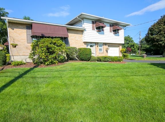 2nd image of 2789 Lynnhurst Dr